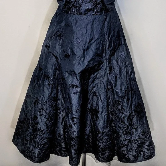 $695 Nicole Miller Collection Cocktail Dress - Picture 2 of 8